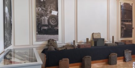 Exposition « 80ème = 80 objets » et visite des salles du souvenir