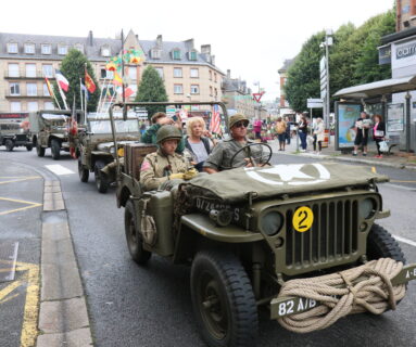 80e anniversaire de La Libération : des véhicules d'époque défilent entre Berjou et Flers