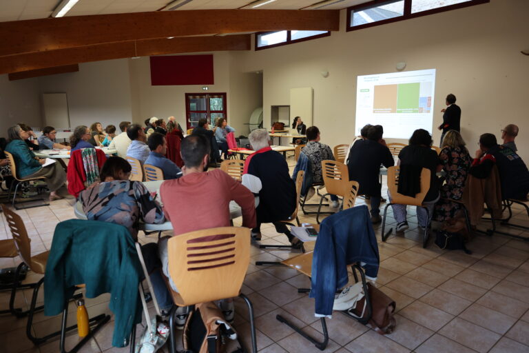 Une trentaine d'habitants et élus sont participé le soir aux ateliers participatifs au Domaine de Pont-Ramond à La Chapelle-au-Moine.