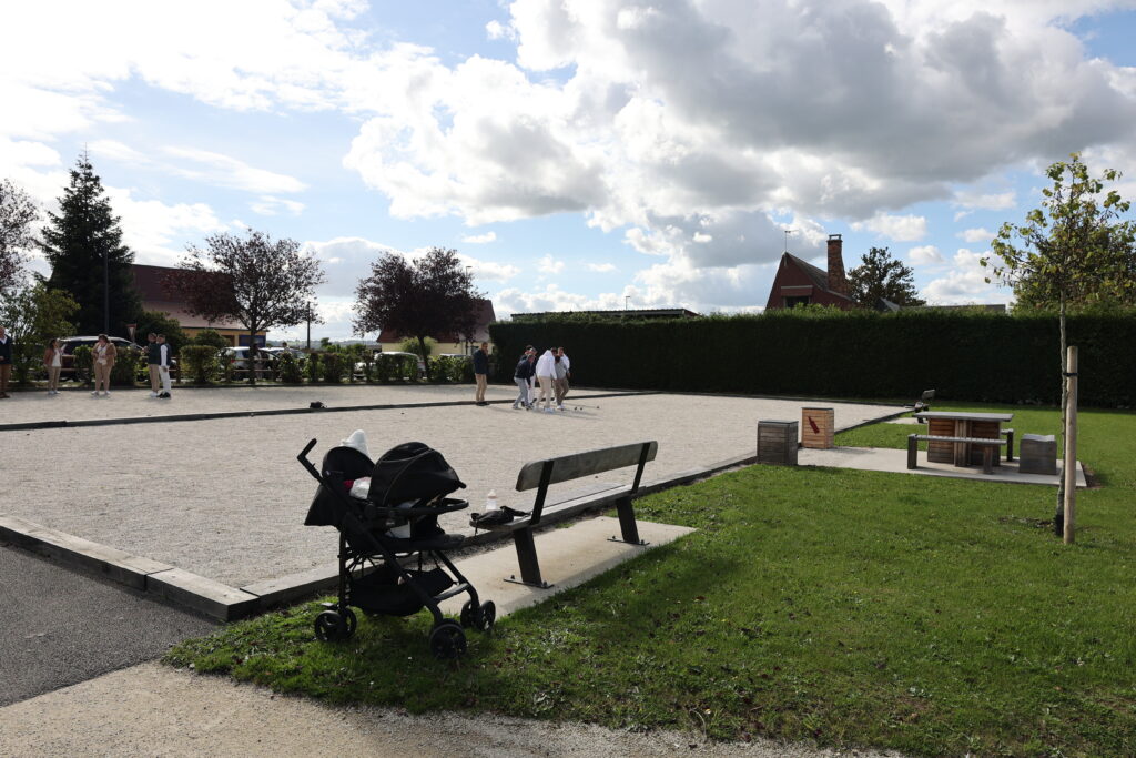 Les deux terrains de pétanque