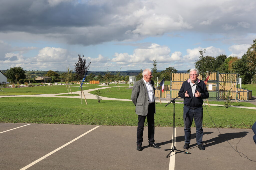 A gauche : Gilles Rabache, maire de Caligny. A droite : Yves Goasdoué, maire de Flers et président de Flers Agglo, et président du PETR Pays du Bocage