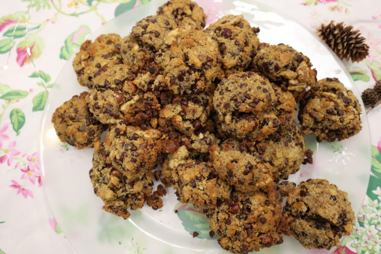 Cookies choco-noix-noisettes (réalisé avec du pain rassis)