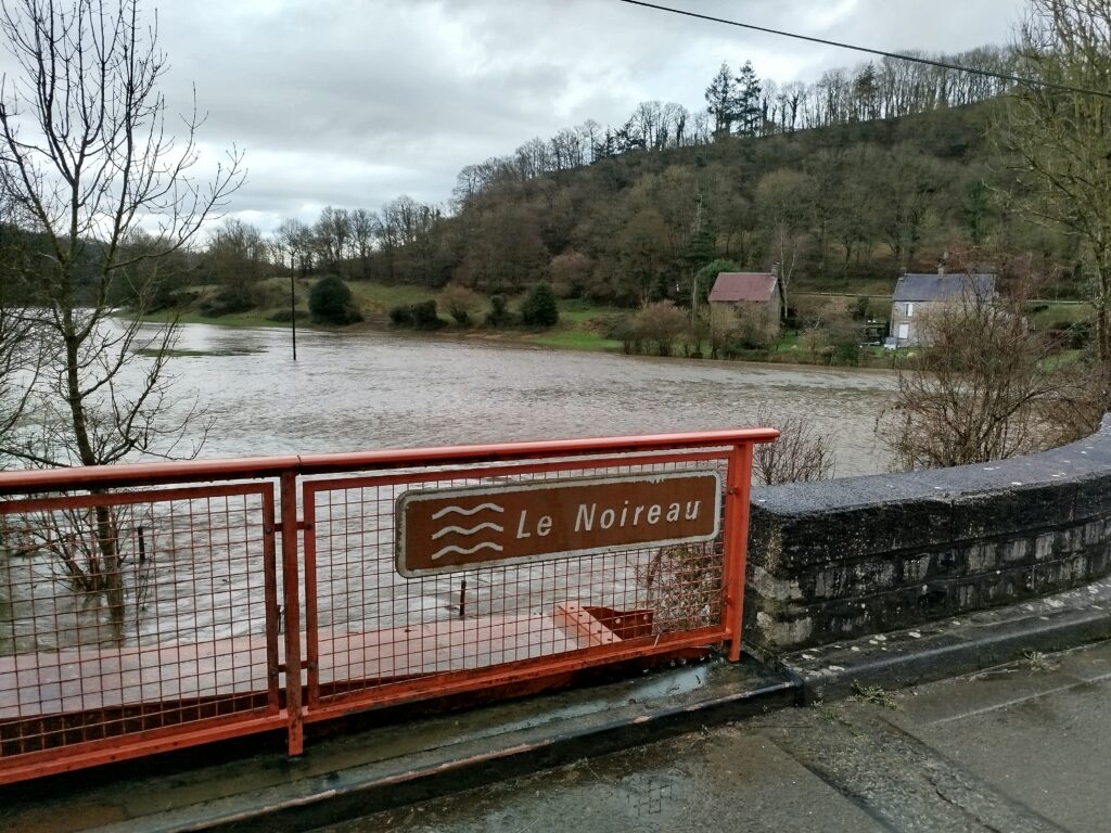 Inondations à Cahan - Le pont des bordeaux - janvier 2025